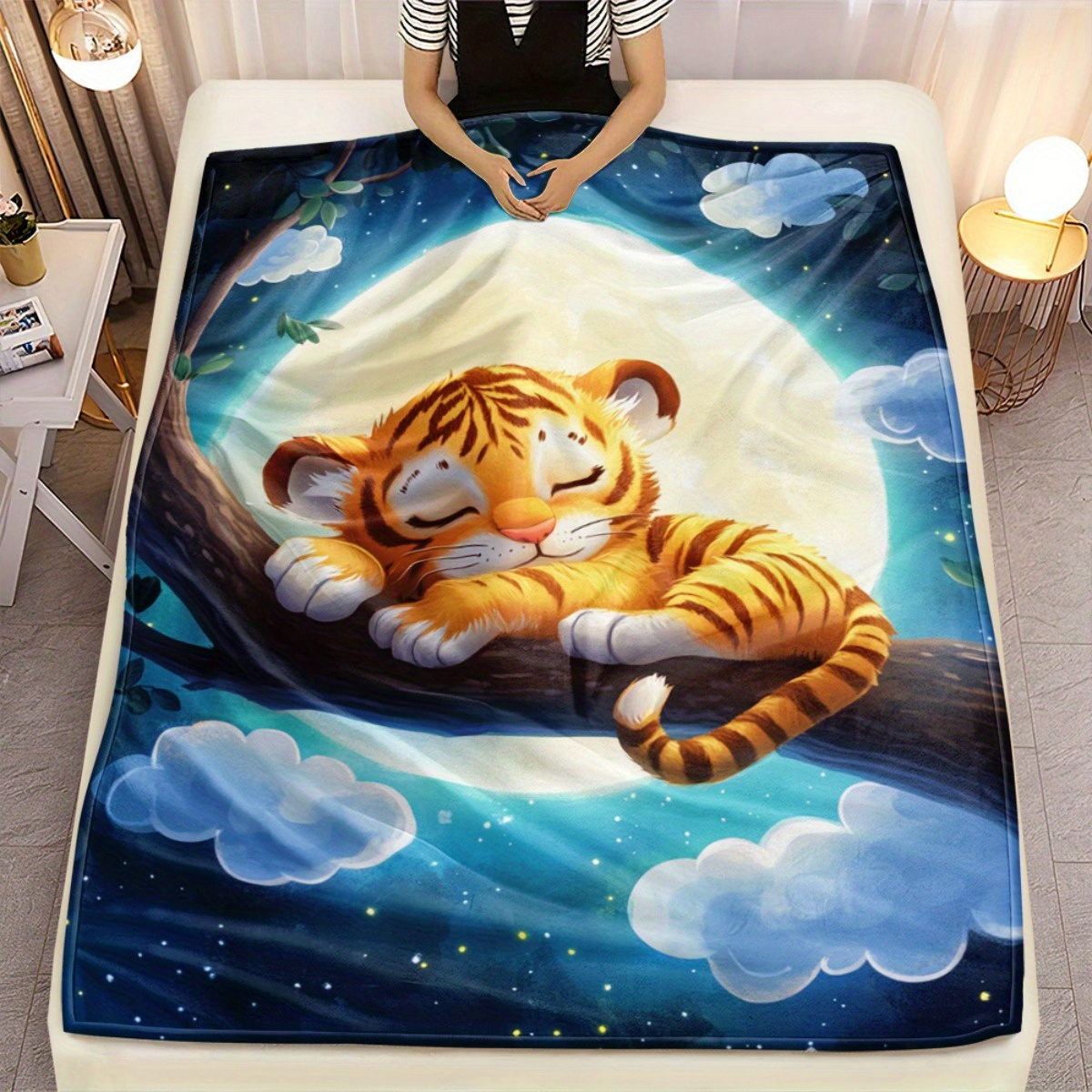 Baby Nursery Animal Theme - Ağaç dalında sevimli uyuyan kaplan ay